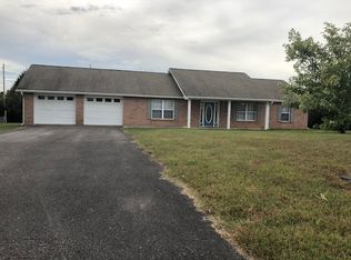 140 Ridgefield Dr, Dandridge, TN 37725