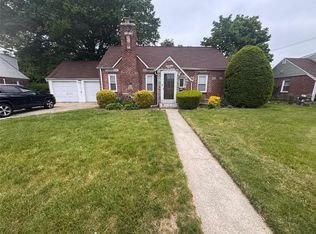 702 Tower Ct, Uniondale, NY 11553