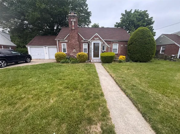 702 Tower Court, Uniondale, NY 11553