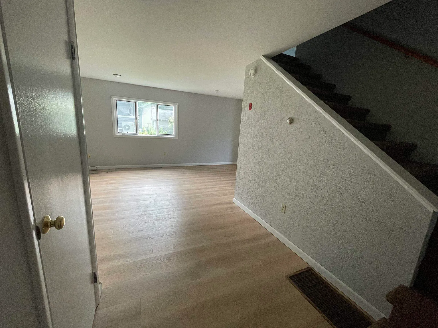 2 bed, 1.0 bath, 1500 sqft, $1,650 — Photo 2