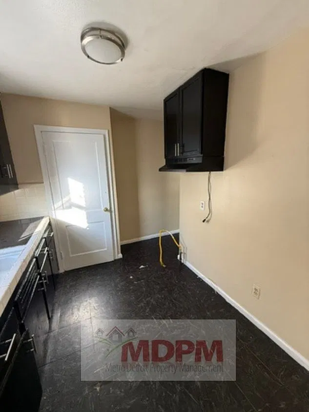 3 bed, 1012 sqft, $1,150 — Photo 3