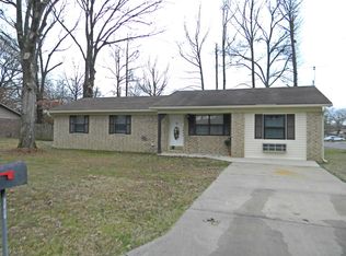 2102 E 13th St, Russellville, AR 72802