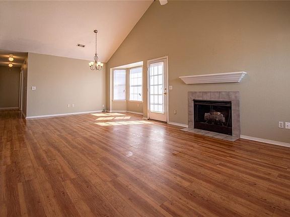 2nd image of 1158 S Camellia Ln