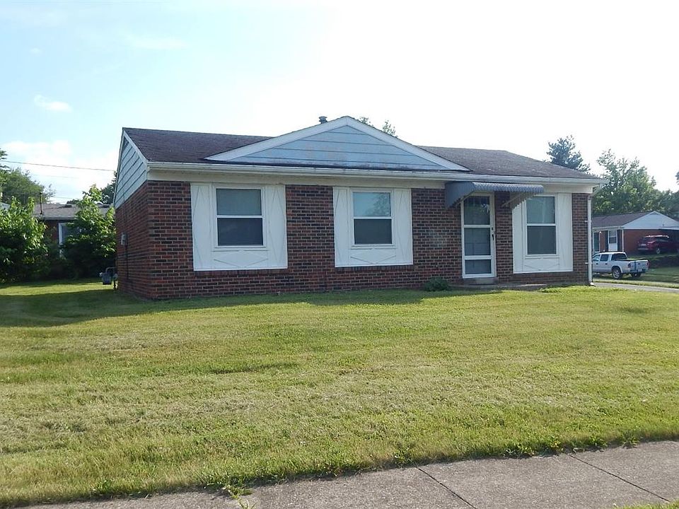 1st image of 300 Chamberlain Dr