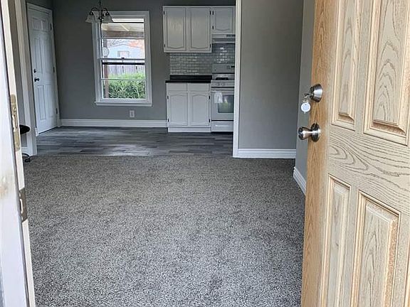 2nd image of 1005 Shady Ln