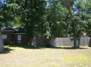 48 Oakplace Rd, Freeport, FL 32439