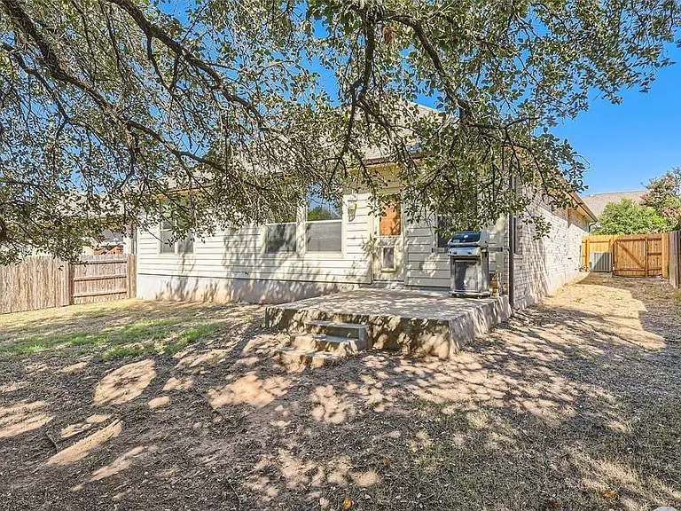 290 Maeves Way — Photo 2