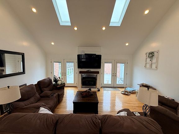 2nd image of 123 Heron Ln