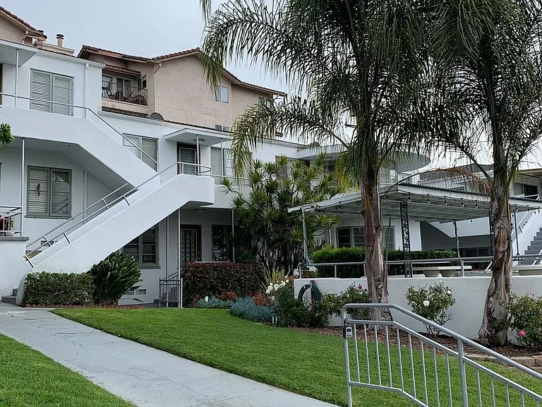 1910 Robinson Ave — Photo 5