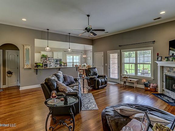 4th image of 4697 Riva Ridge Dr