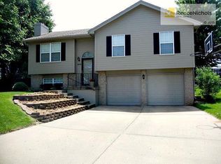 2432 Little Blue Ct, Liberty, MO 64068