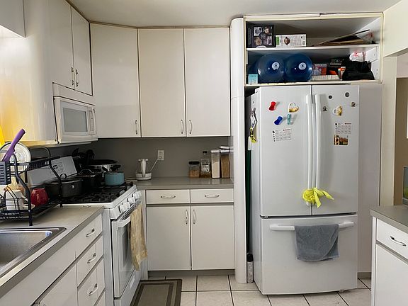 3rd image of 1395 E 91st St