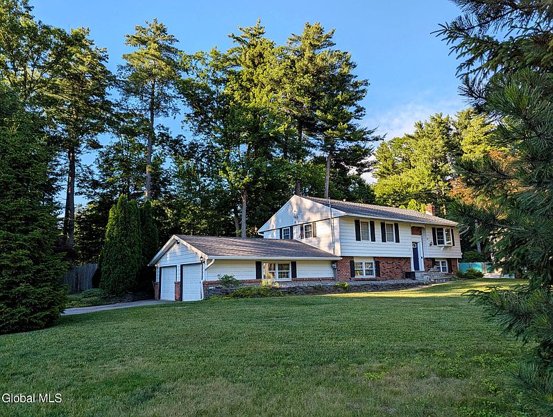 2nd image of 16 Sylvan Lane
