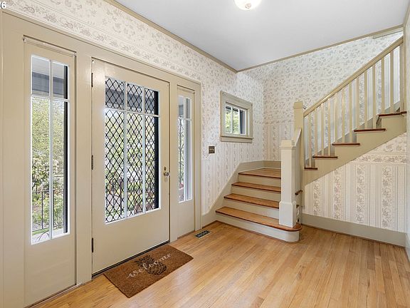 5th image of 2830 SW Multnomah Blvd