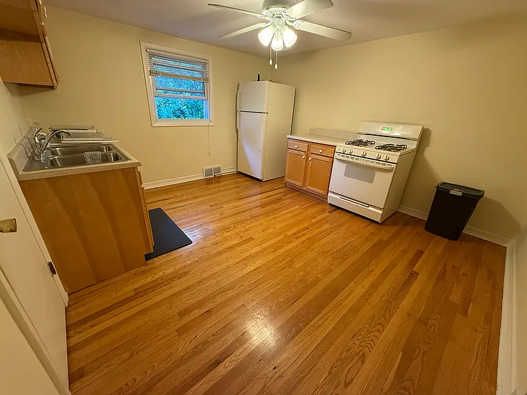 222 Lillian Ave — Photo 11