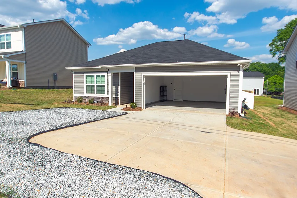3 bed, 2.0 bath, 1400 sqft, $2,850 — Photo 3