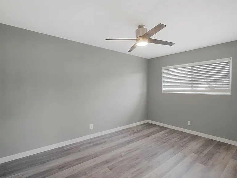 816 E Pleasant St #B — Photo 12