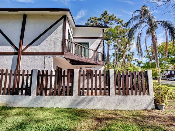 4th image of 2477 Lena Ln #901