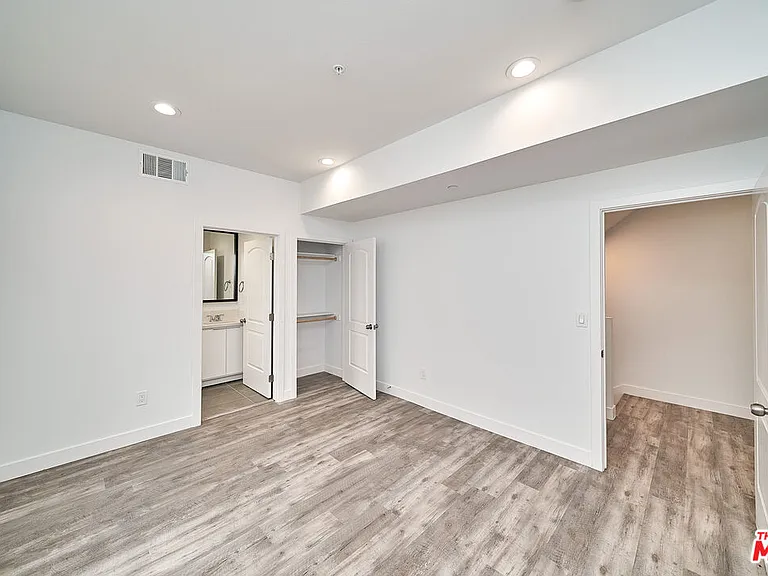601 1/2 W 41st Pl — Photo 19