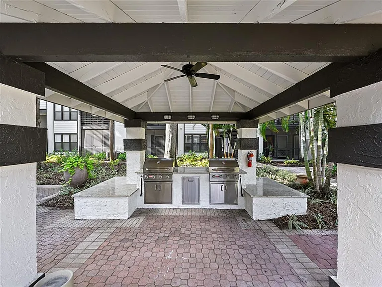South Pointe — Photo 12