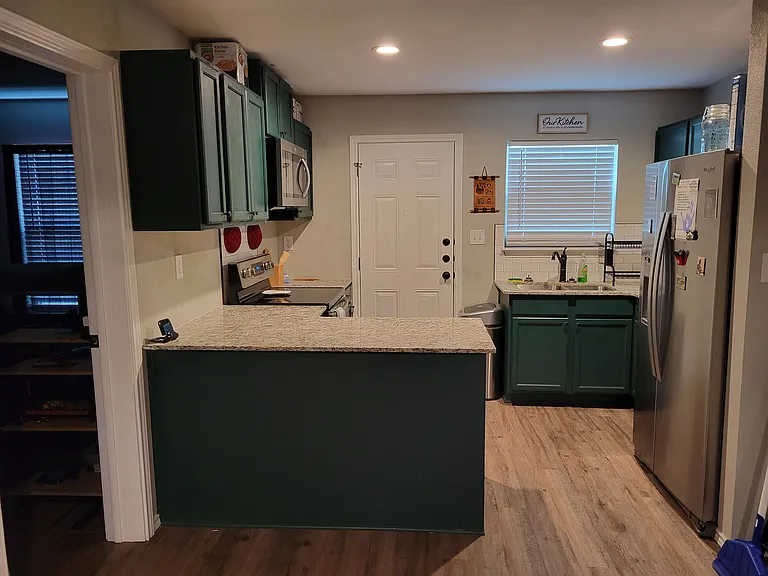 904 Estelle Ave — Photo 6