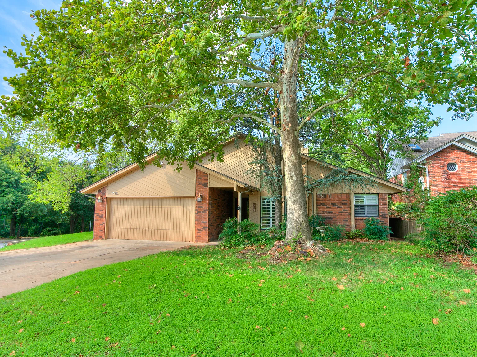 3 bed, 2.5 bath, 2461 sqft, $2,395 — Photo 1