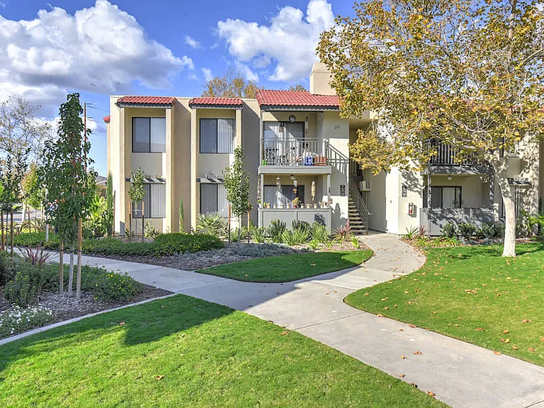 Santee Villas — Photo 2