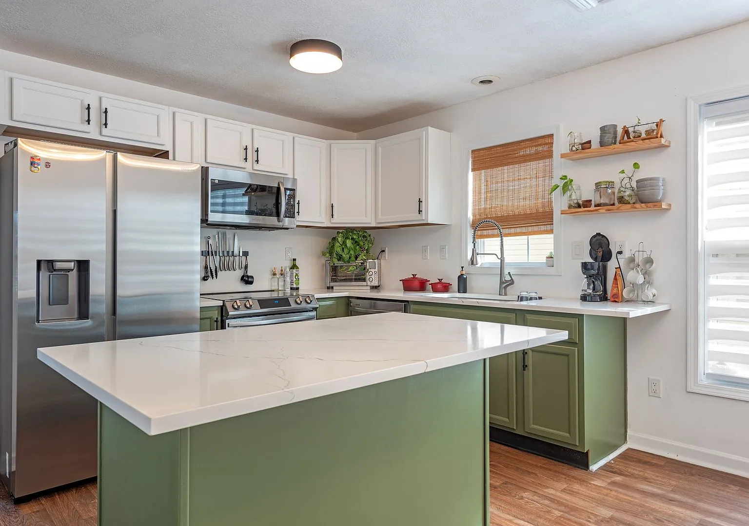Beautiful Annual Rental Furnished Or Unfurnished Now Available — Photo 1