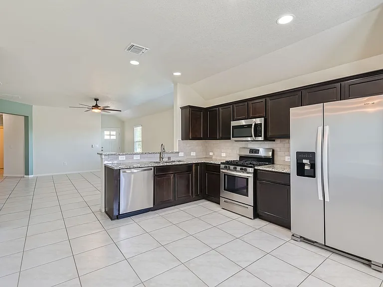 2025 Grow Ln — Photo 2