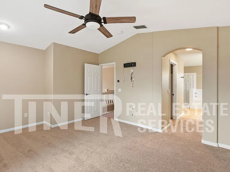 8276 Oakbark Ct — Photo 15