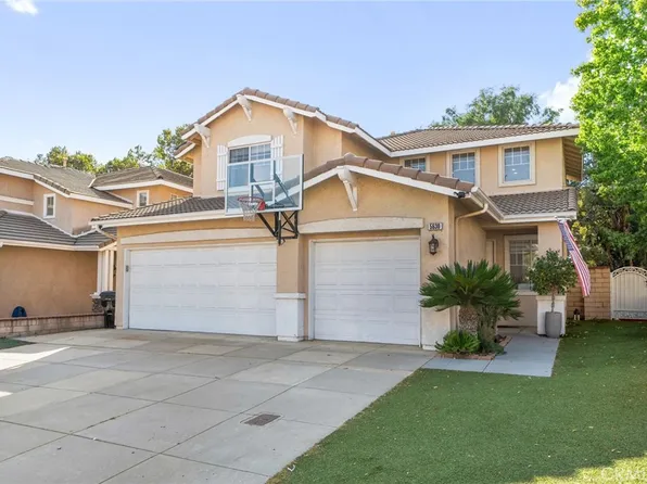 5630 Hunt Club Dr, Fontana, CA 92336