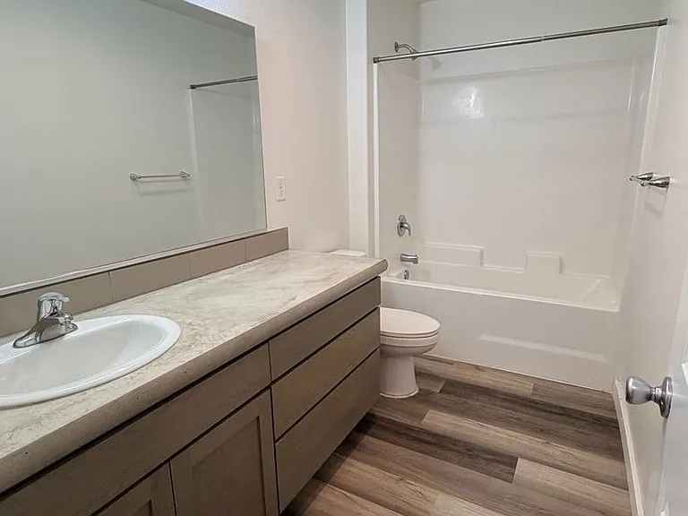 420-522 F St NE — Photo 12