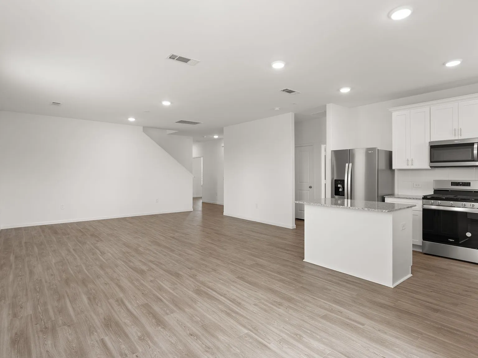 4 bed, 2.5 bath, 2428 sqft, $2,950 — Photo 3