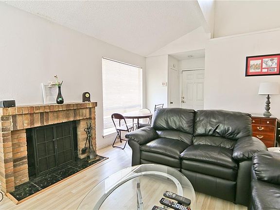 5th image of 566 Hunters Glen St