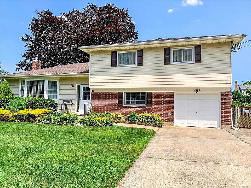 1st image of 251 N Park Dr