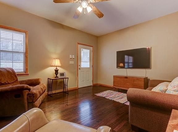 4th image of 1119 Panorama Dr