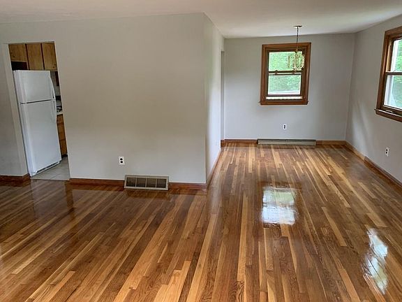 3rd image of 93 Connell Dr