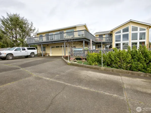 200 Ocean Lake Way NW House 2, Ocean Shores, WA 98569