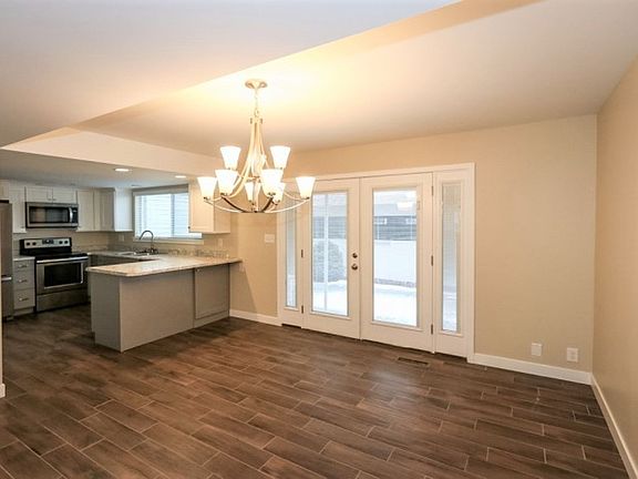 5th image of 832 E Three Fountains Dr Unit 184