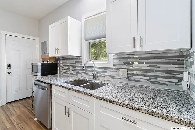 944 Fulton Ave — Photo 12