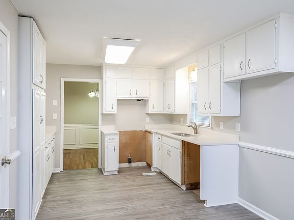 5th image of 475 Ashley Way