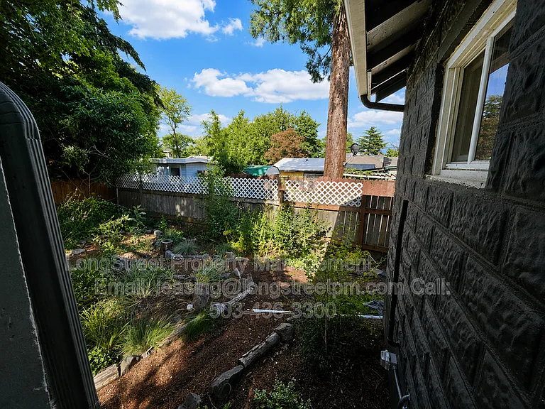 7935 SE Bybee Blvd — Photo 7