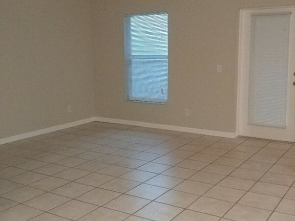 3rd image of 647 SE 13th Pl