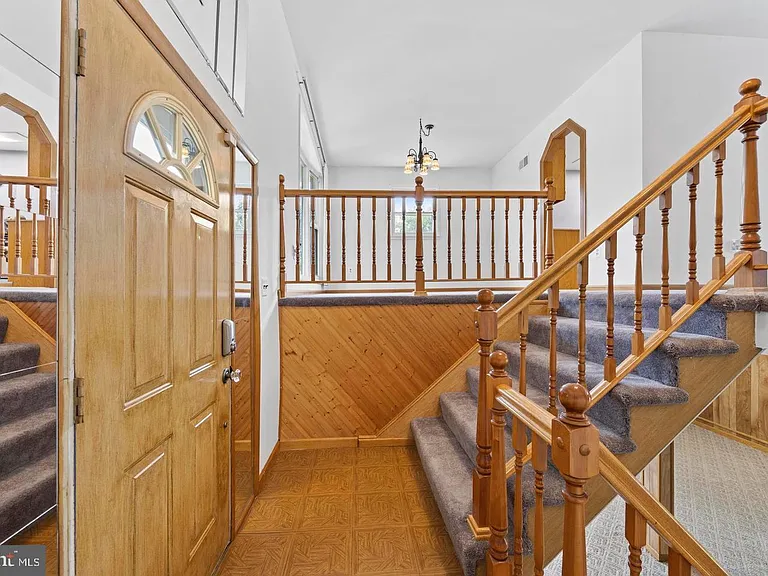 13501 Kelmont Ct — Photo 2