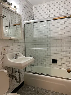 Rented by Myerowtz/Satz Realty Corp | media 29