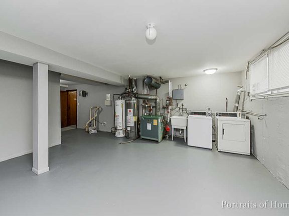 3rd image of 123 W 66th St