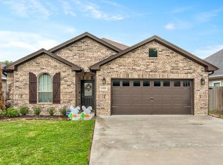 1420 S 13th St, Nederland, TX 77627
