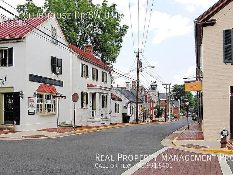 125O Clubhouse Dr SW #4 — Photo 32