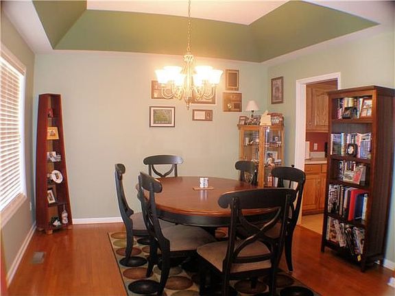 3rd image of 111 Rebecca Ln W