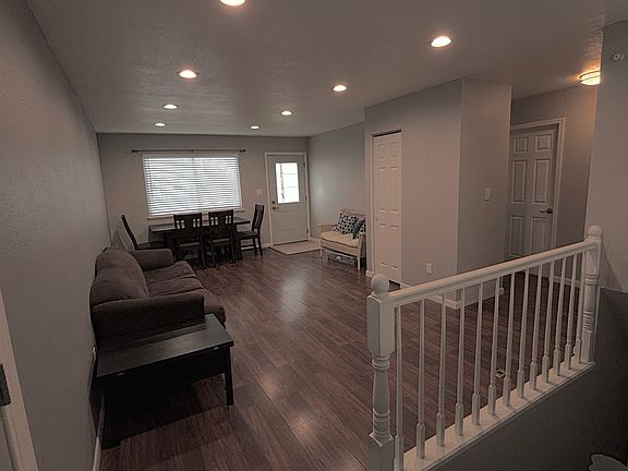 3rd image of 951 Leal St